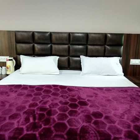 Oyo 60976 Hotel Shree Ji Morena Kültér fotó