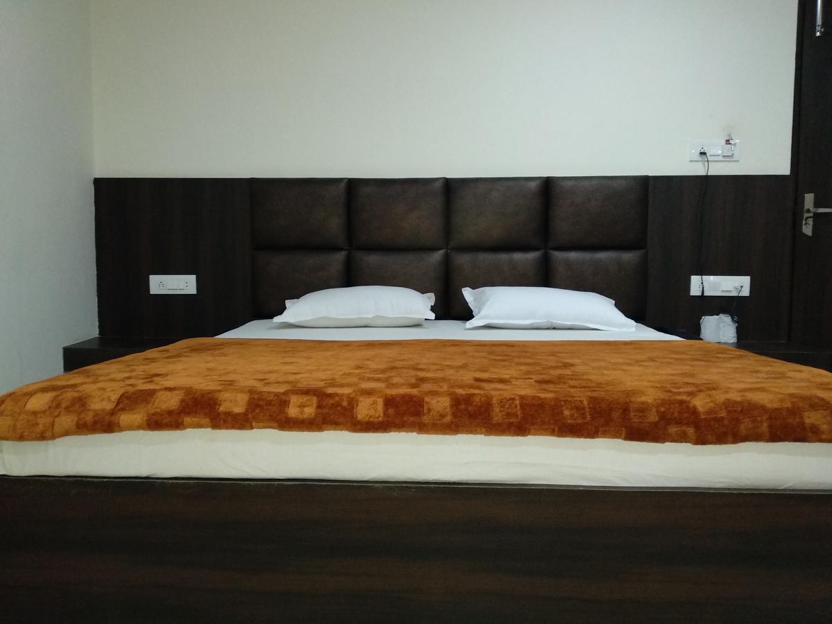 Oyo 60976 Hotel Shree Ji Morena Kültér fotó