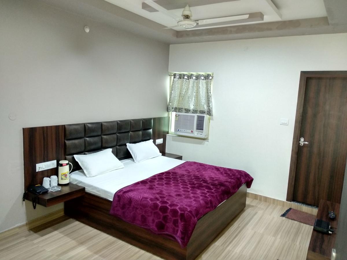 Oyo 60976 Hotel Shree Ji Morena Kültér fotó