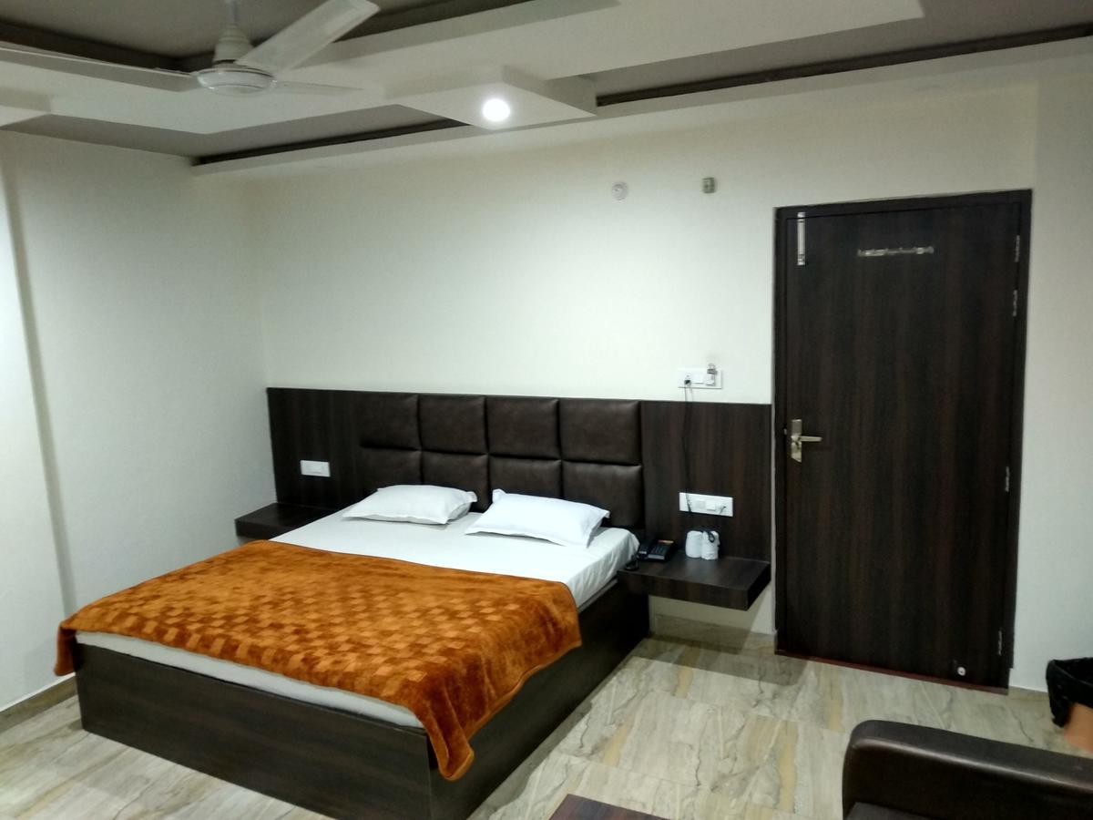 Oyo 60976 Hotel Shree Ji Morena Kültér fotó