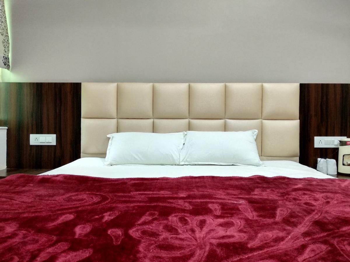 Oyo 60976 Hotel Shree Ji Morena Kültér fotó