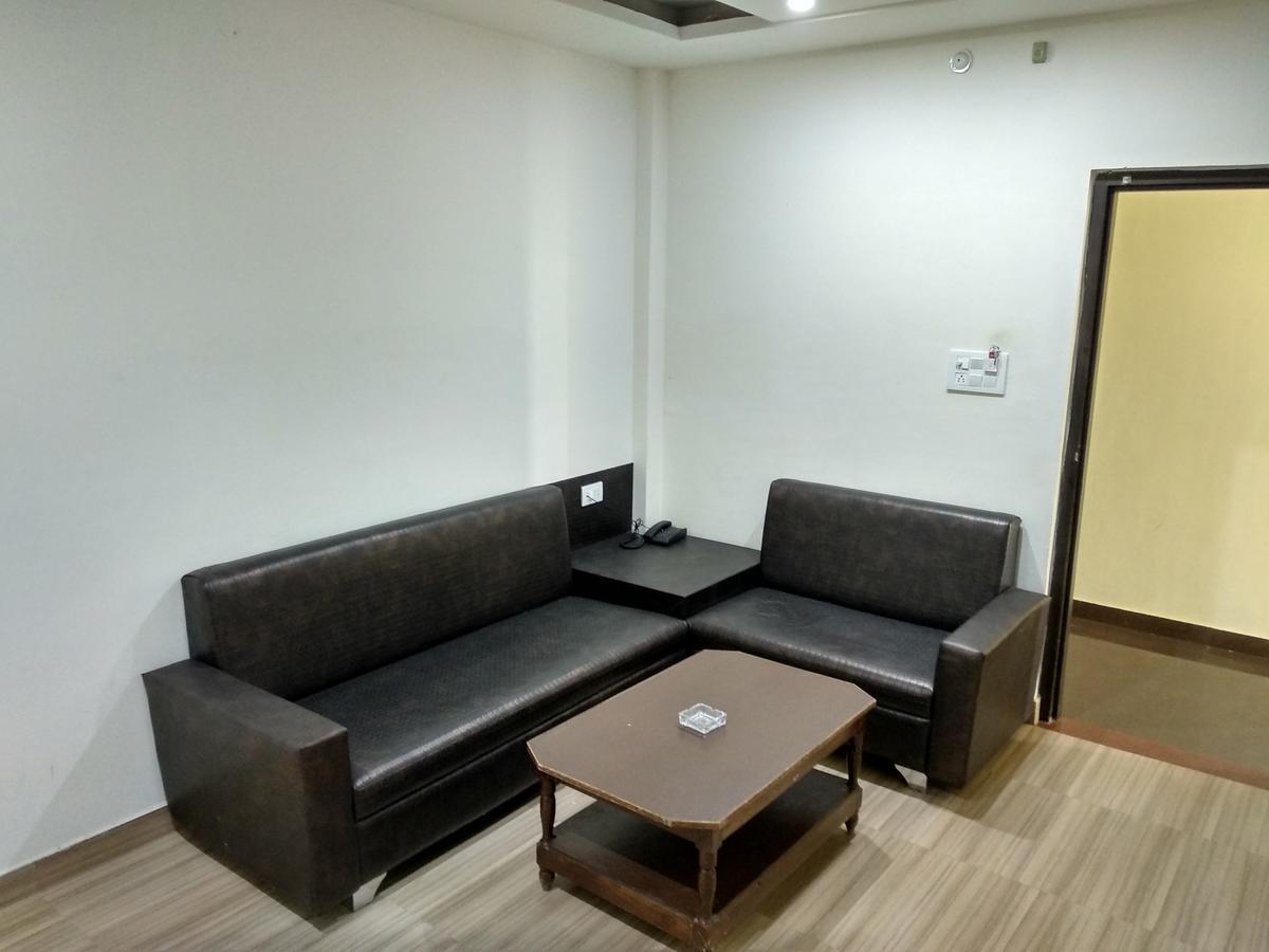 Oyo 60976 Hotel Shree Ji Morena Kültér fotó