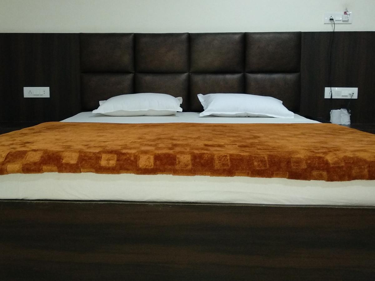 Oyo 60976 Hotel Shree Ji Morena Kültér fotó